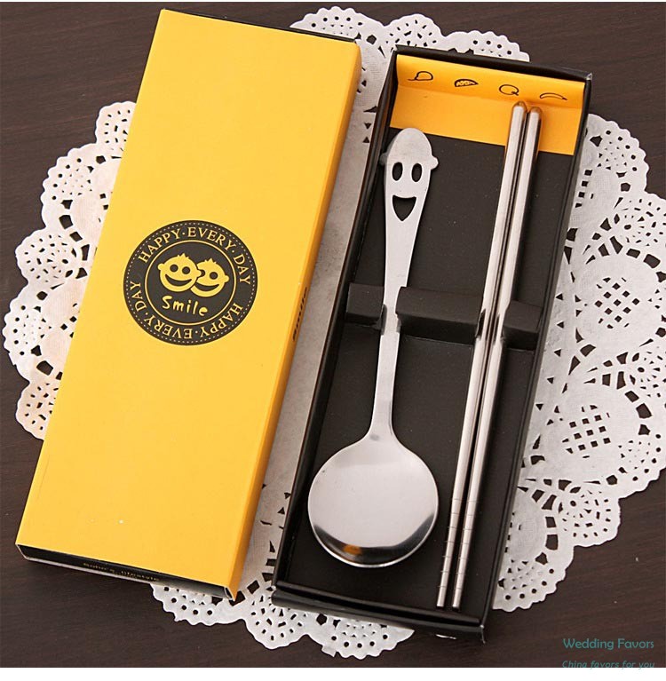 https://www.chinaweddingfavors.com/wp-content/uploads/2018/05/weddingfavors_smiley-face-dinnerware-stainless-steel-chopsticks-spoon140348.jpg